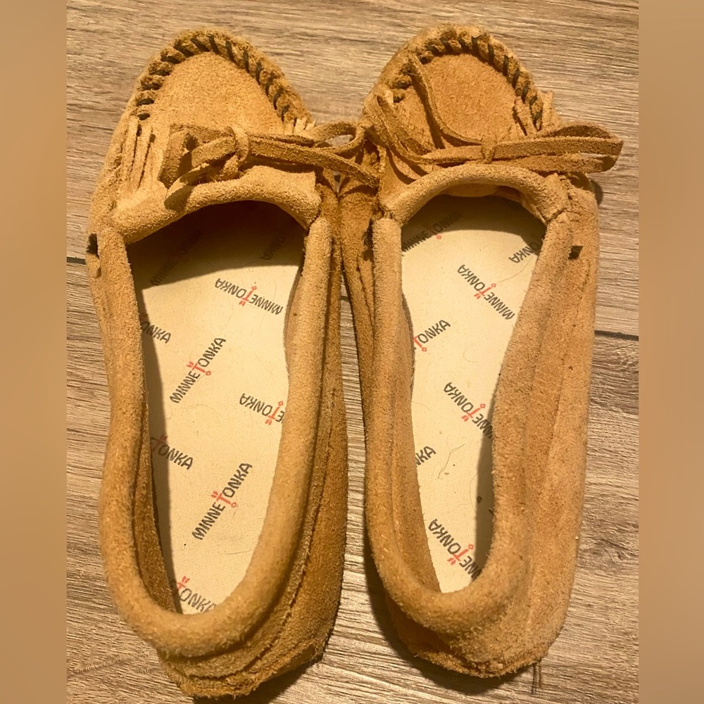 Minnetonka Women's Kilty Suede Softsole Moccasin